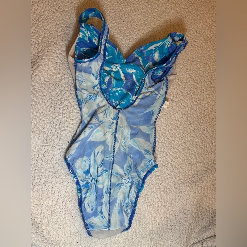 Summer essential Nina Ricci Swimsuit with Wrap Skirt - Picture 12 of 14